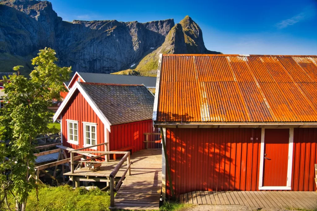 Reine rorbuer traditional accommodation in fishermens cabins in Lofoten