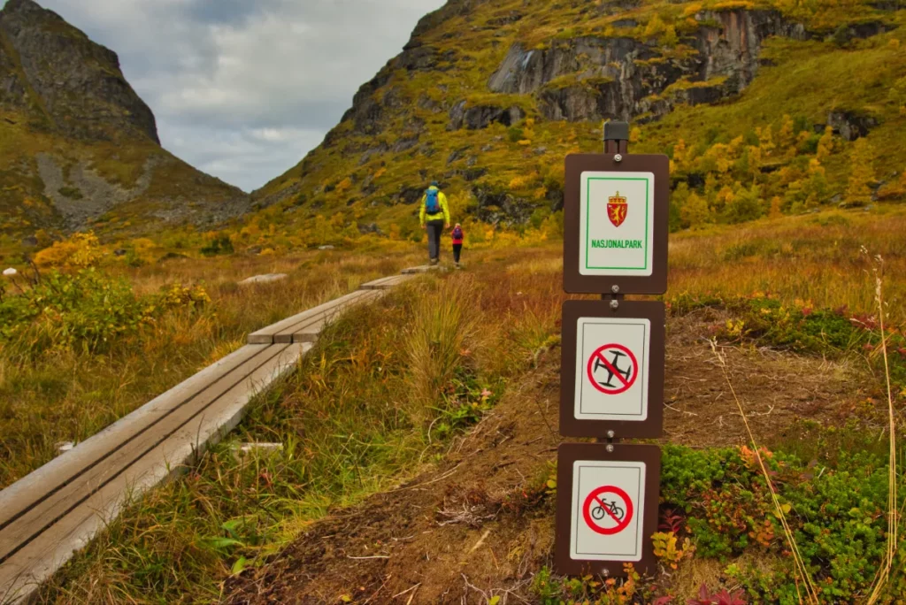 Guide to Lofoten: Leave your drone at home when planning to hike Ryten and Kvalvika. They are situated in the Lofotodden national park and flying drones is prohibited there.