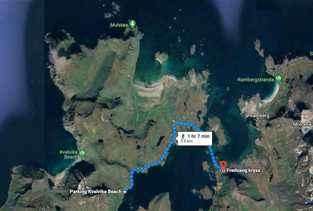 Map of walking distance from bus stop at Fredvang Kryss to the trailhead to Kvalvika Beach
