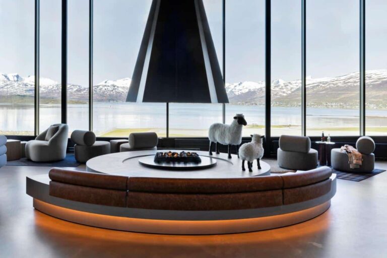 Best mid range hotels in Tromso_Moxy Tromso_7