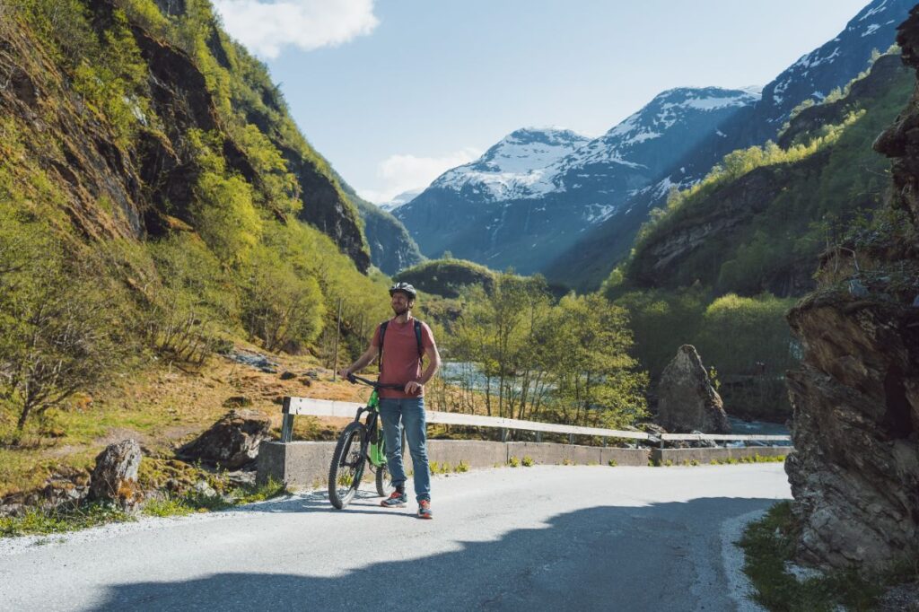 biking from Myrdal to Flåm