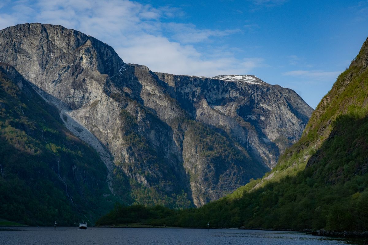 Norway in a nutshell on your own: Naeroyfjorden cruise between Flam and Gudvangen