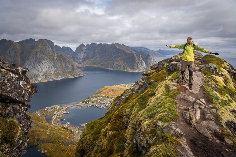 Walking on the Reinebringen ridge