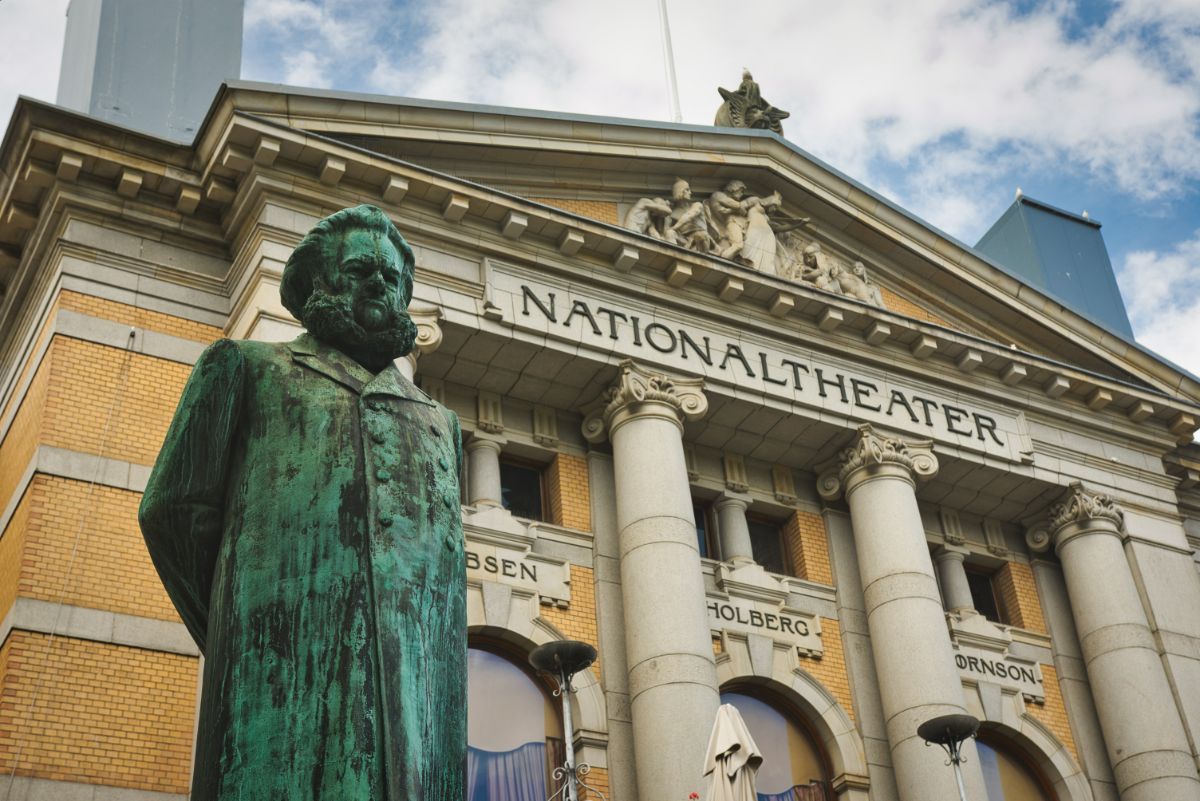 The statue of Henrik Ibsen in front of the National Theater in Oslo