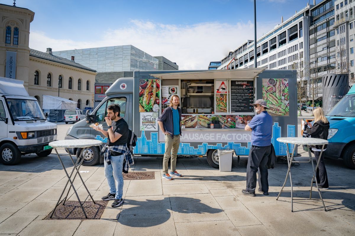 After visiting the City Hall, we recommend stopping by The Sausage Factory food truck in front of City Hall. There, you can taste possibly Oslo's best hot dogs, such as those made with reindeer meat.