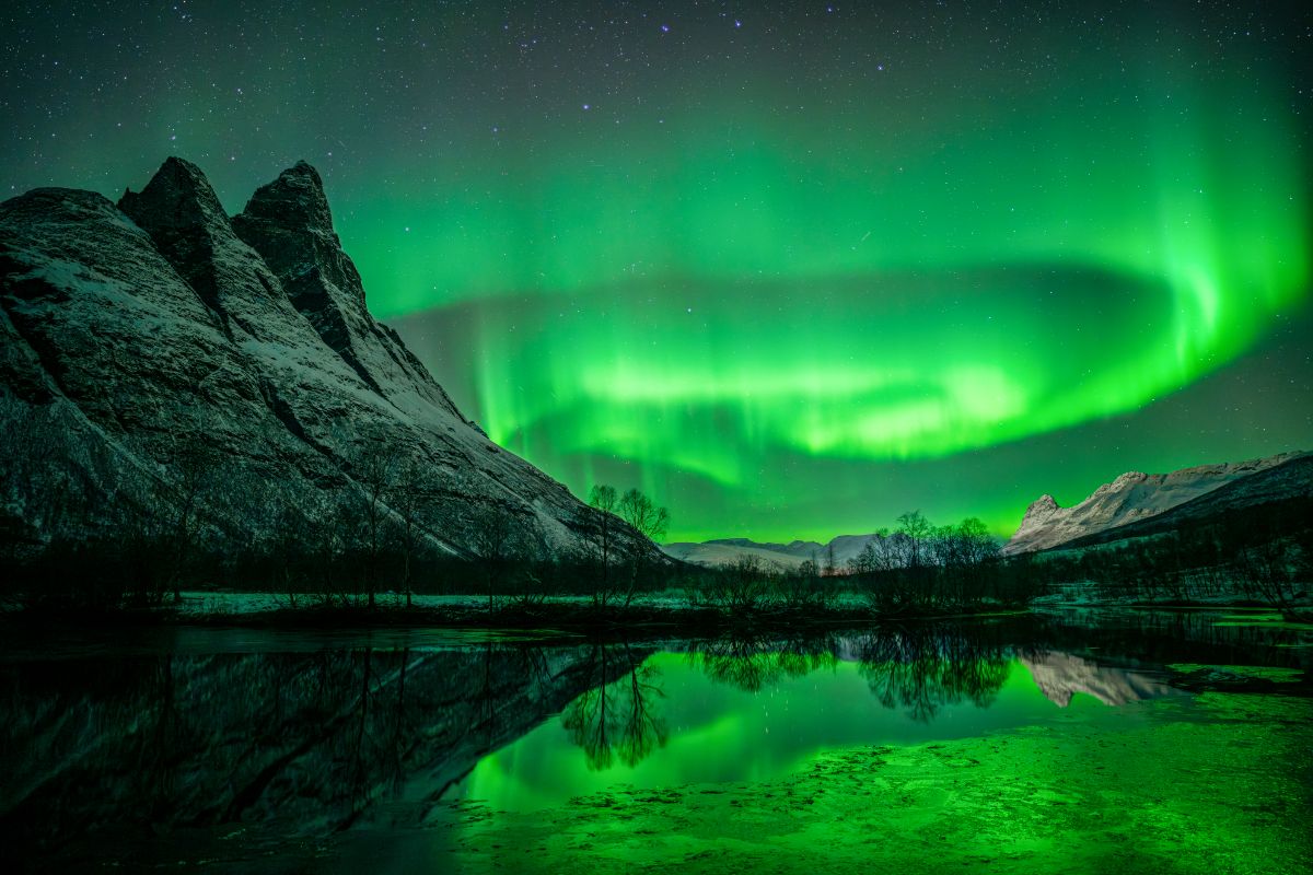 Best month for seeing the northern lights in Tromso. Photo by Oli Jennings from Northbound