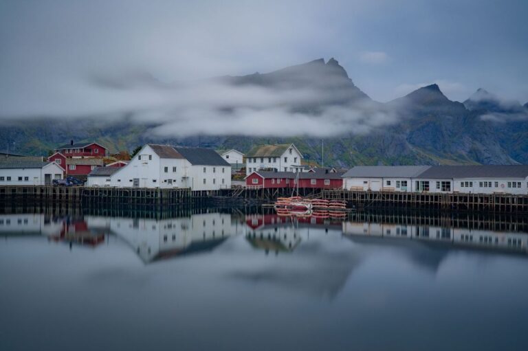 Best of western Lofoten: Photography and Sightseeing tour from Reine