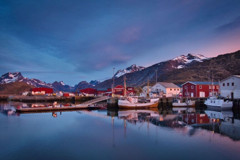 Best of western Lofoten: Photography and Sightseeing tour from Reine