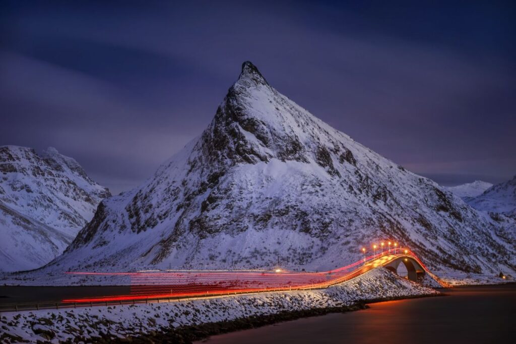 photography and sightseeing tour in lofoten from reine