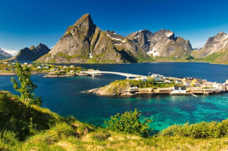 Best of western Lofoten: Photography and Sightseeing tour from Reine