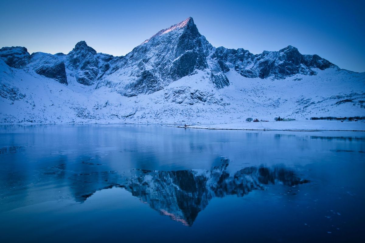 Best of western Lofoten: Photography and Sightseeing tour from Reine