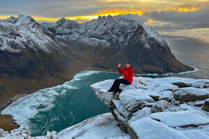 Guided Snowshoe Winter Hike to Ryten Lofoten-2