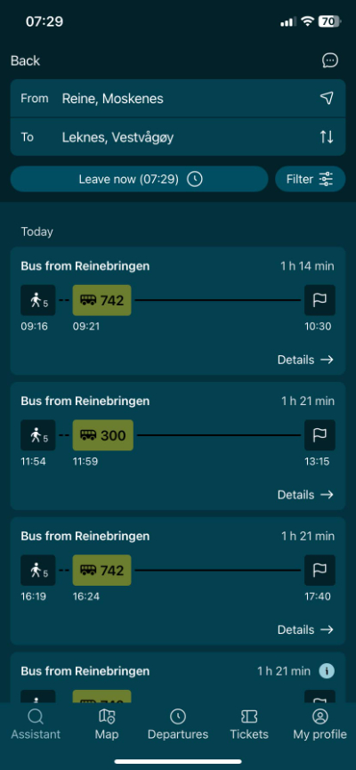 Traveling by bus in Lofoten: Download the Reis App