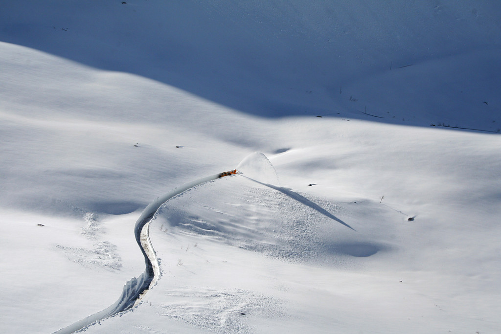 County Road 63, part of the National Tourist Route Geiranger–Trollstigen, is closed for much of the year due to heavy snowfall and several sections with avalanche risk. Here, the road is cleared in early May at the highest points above Stigrøra (Trollstigen Plateau).©Photo: Tore Humstad / Norwegian Public Roads Administration