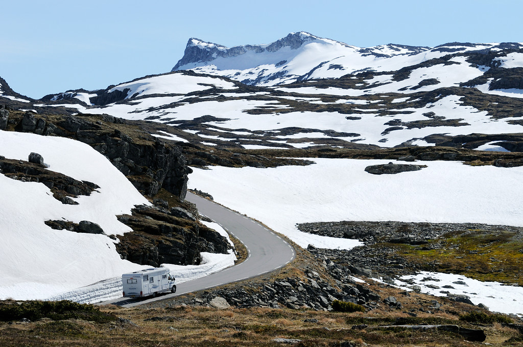 This is a high mountain pass, with the highest point at 1,306 metres above sea level. Even in July, you’ll see snow by the roadside — sometimes a lot of it. ©Photo: Jarle Wæhler / Norwegian Public Roads Administration