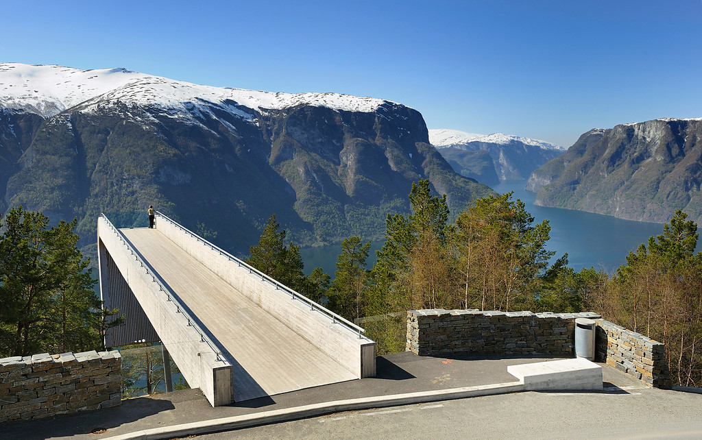 The Stegastein viewpoint on the National Tourist Route Aurlandsfjellet.Architect: Todd Saunders / Saunders & Wilhelmsen. ©Photo: Jarle Wæhler / Norwegian Public Roads Administration