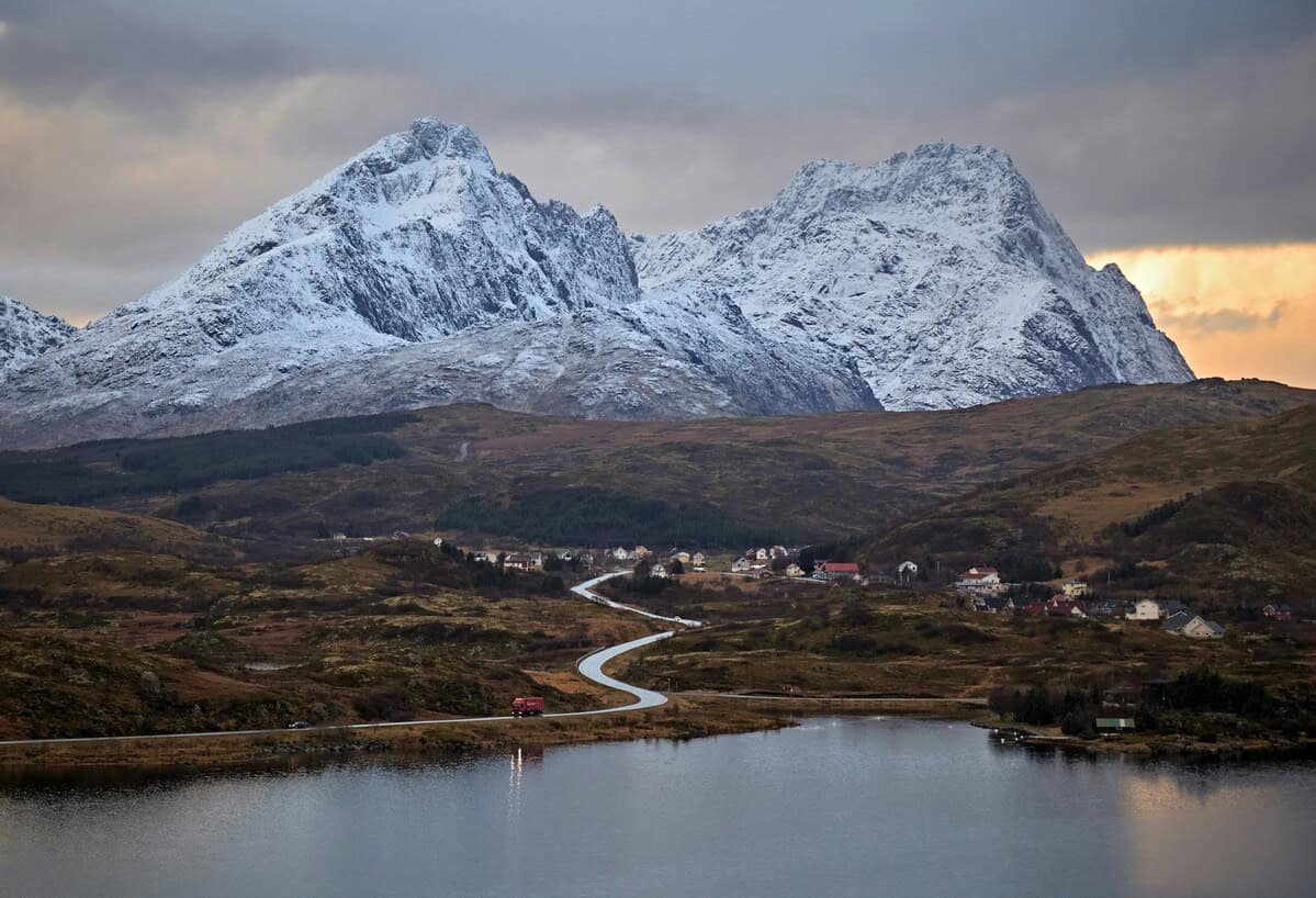 lofoten road driving